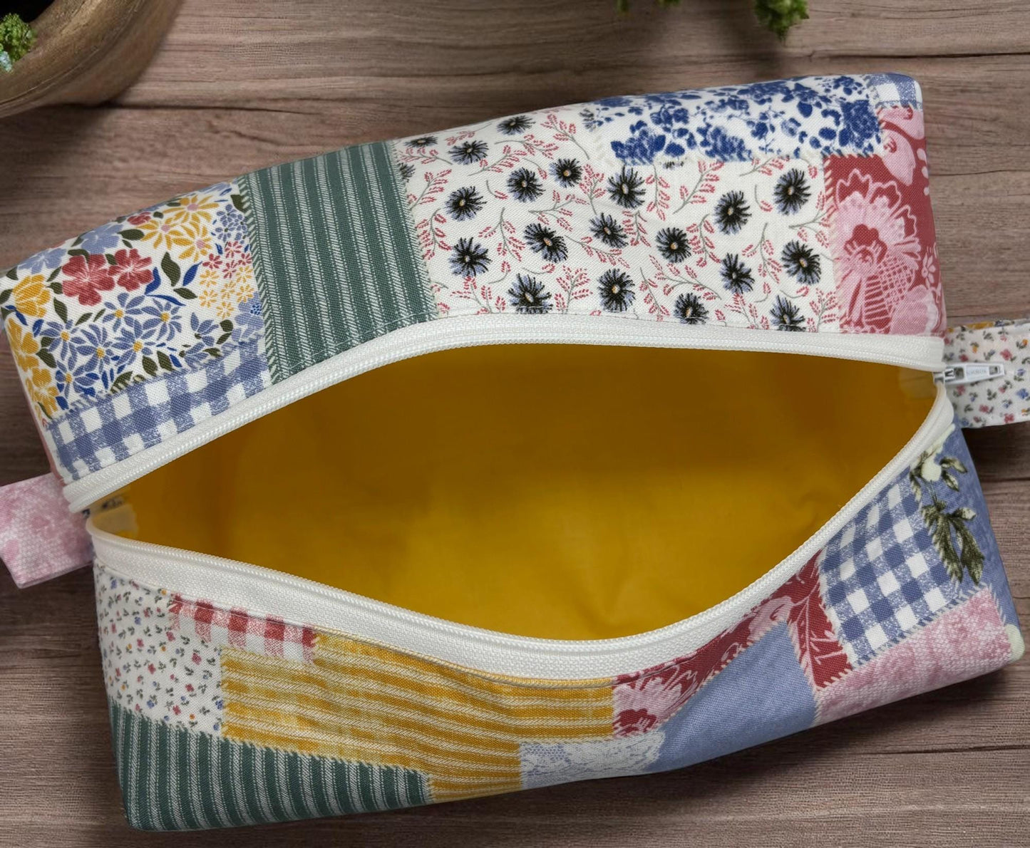 Zippered Boxy Pouch: Durable Fabric Makeup Bag & Travel Organizer