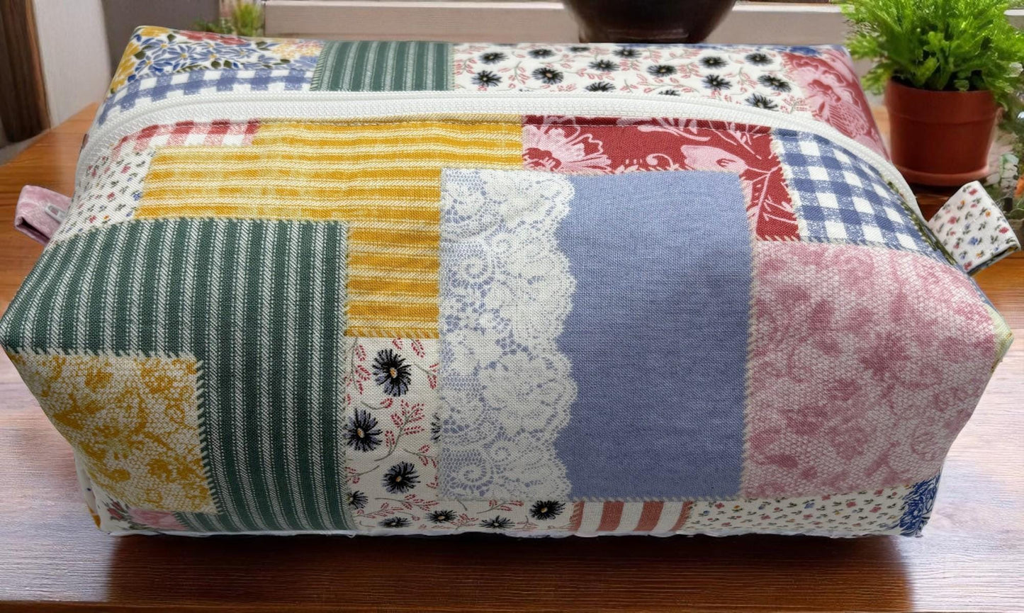 Zippered Boxy Pouch: Durable Fabric Makeup Bag & Travel Organizer
