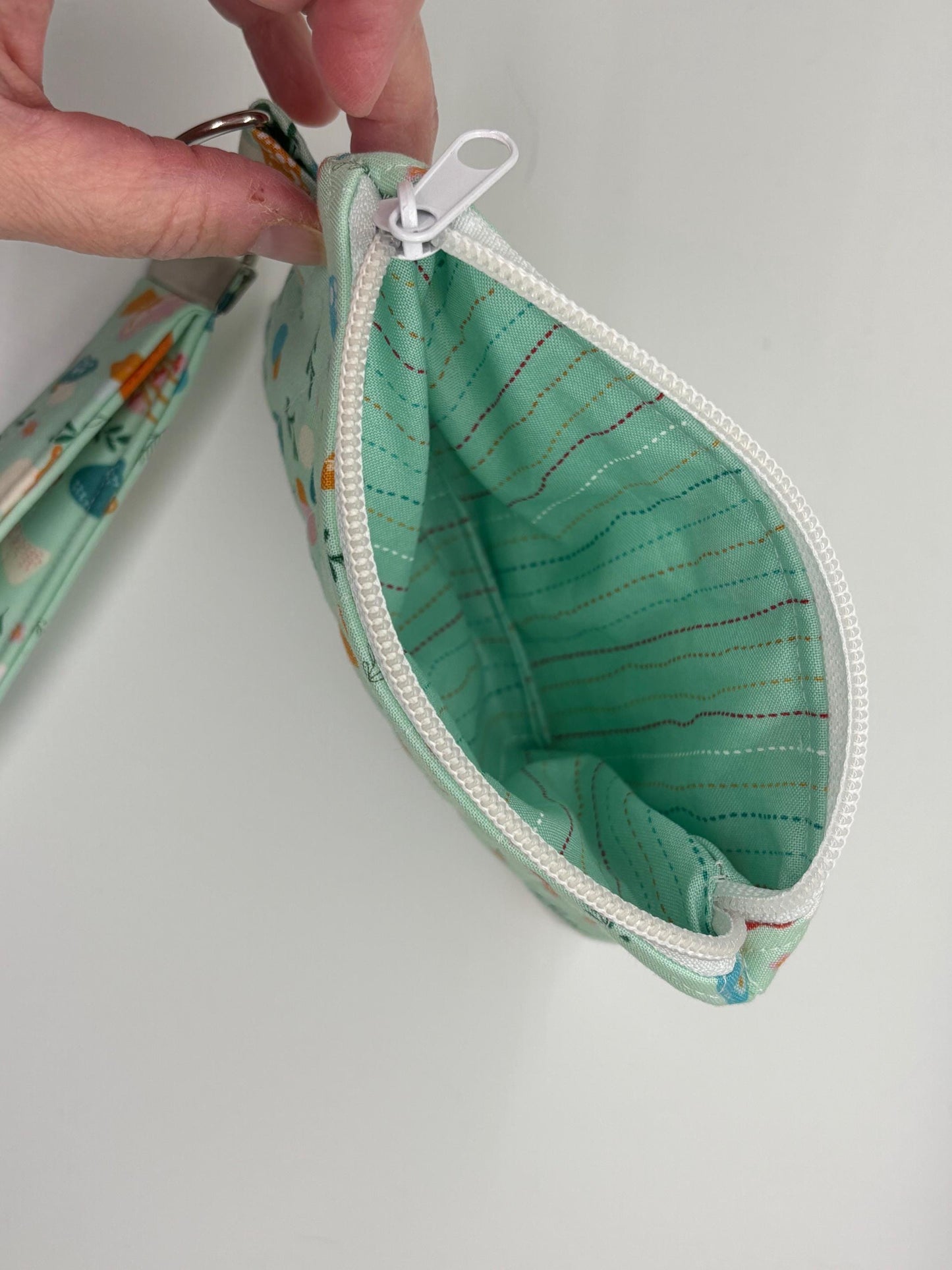 Mushroom Keychain Wallet: Travel Coin Purse Key Holder