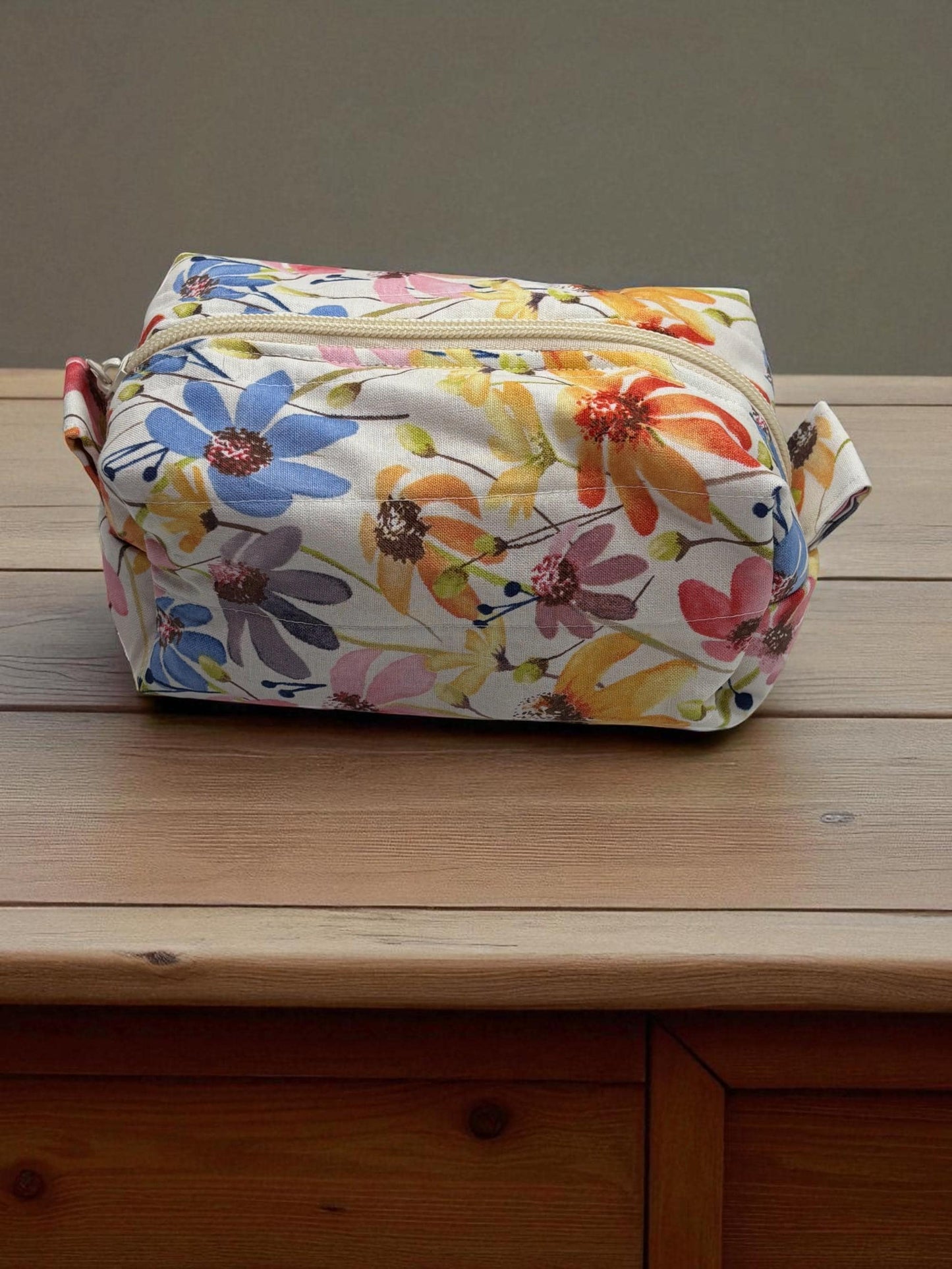 Chic & Compact: Your Go-To Mini Makeup Pouch