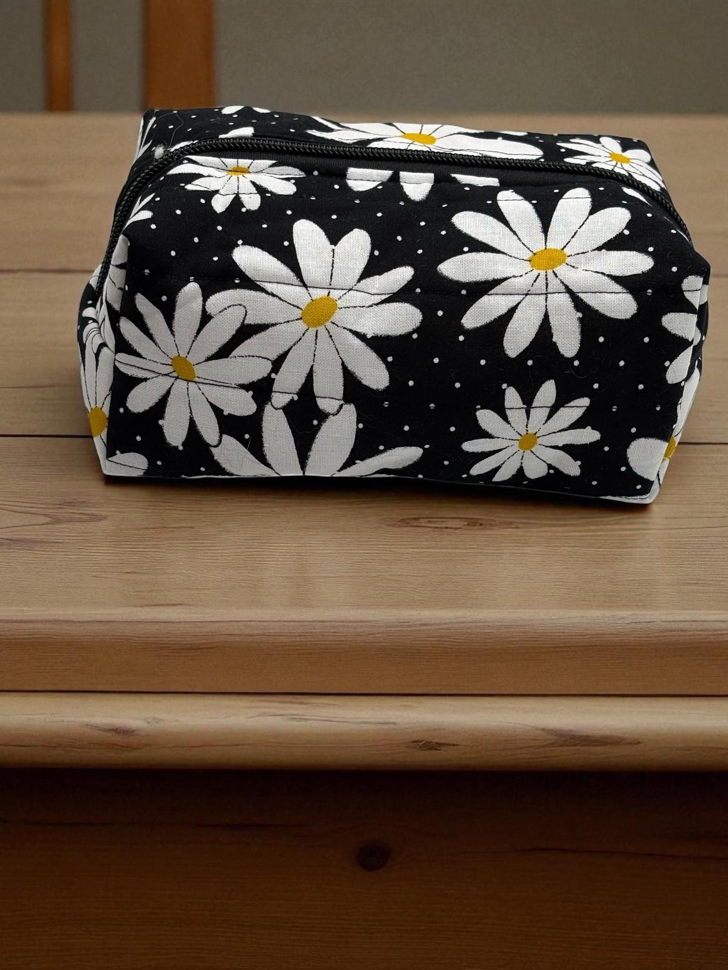Chic & Compact: Your Go-To Mini Makeup Pouch