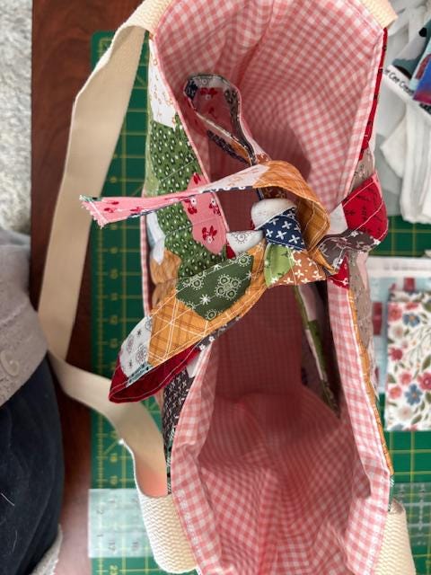 Handmade Quilted Tote: Elevate Your Everyday Look!