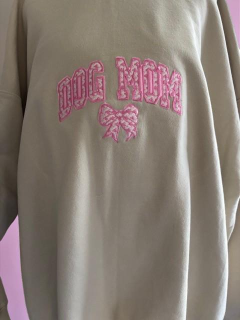 Paw-sitively Adorable: Embroidered Dog Mom Sweatshirt! 2xl
