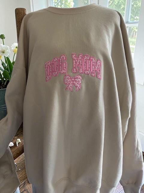 Paw-sitively Adorable: Embroidered Dog Mom Sweatshirt! 2xl