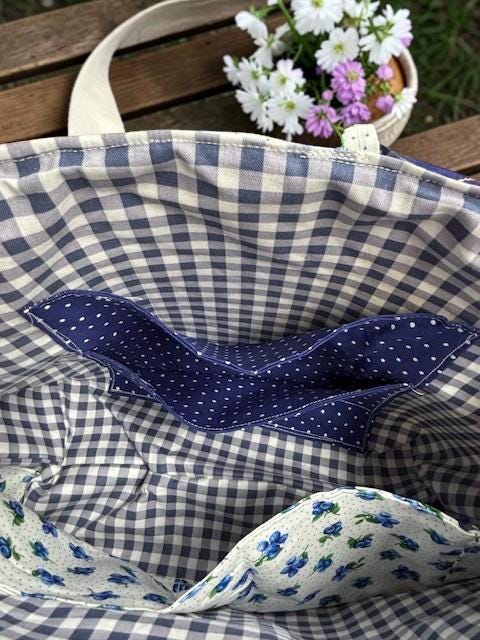 One-of-a-Kind Blueberry Tote Bag: Cozy & Cute!
