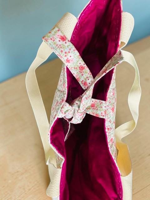 Carry in Comfort: The Ultimate Quilted Tote Bag!