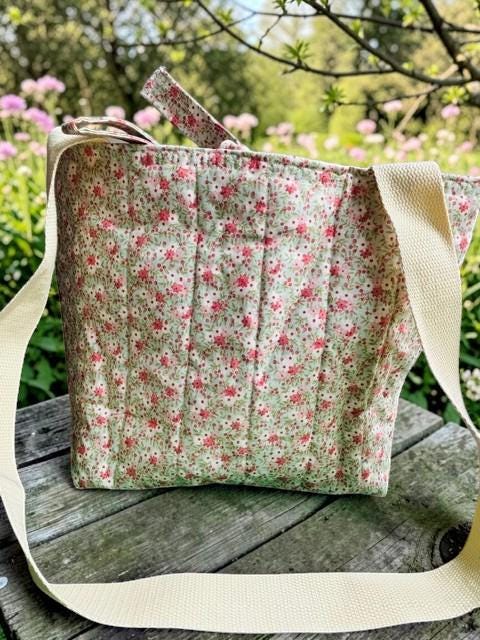 Carry in Comfort: The Ultimate Quilted Tote Bag!