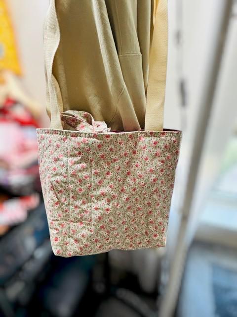 Carry in Comfort: The Ultimate Quilted Tote Bag!